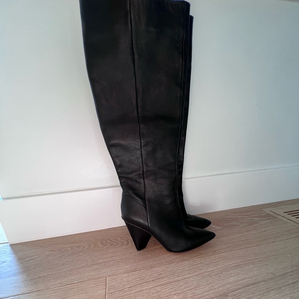 Vince Camuto never worn black leather boots size 6